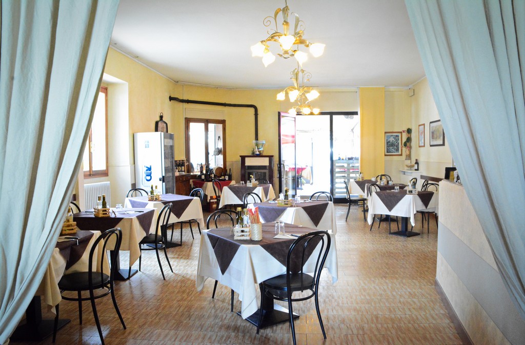 interno-ristorante-albergo-la-torretta-castiglione-dei-peppoli-BO